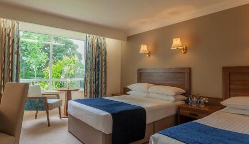 Family Room (2 Adults + 3 Children)