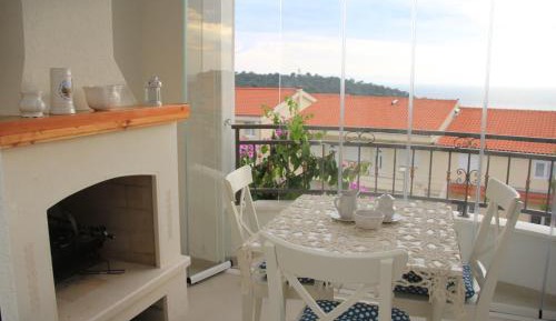 Deluxe Apartment with Sea View and Balcony