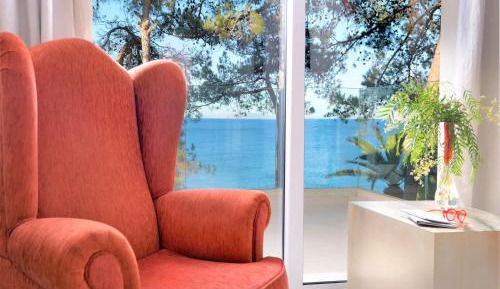 Exclusive One-Bedroom Suite Sea View