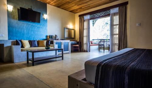 Deluxe Room with Mountain View and Balcony 