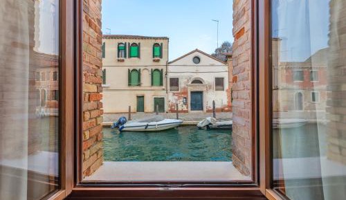 Deluxe Double or Twin Room with Canal View