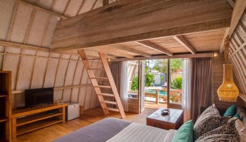 Deluxe Bungalow With Loft And Pool View