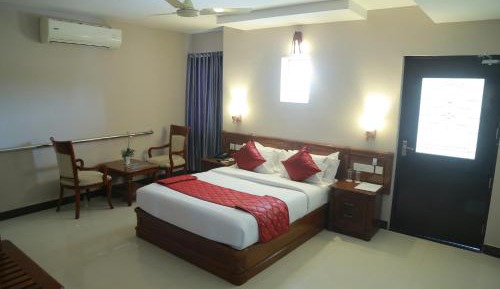 Deluxe Room (2 Adults + 1 Child)