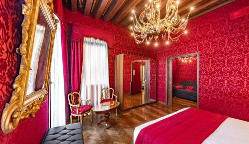 Junior Suite with Canal View