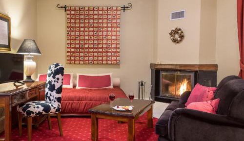 Suite with Mountain View