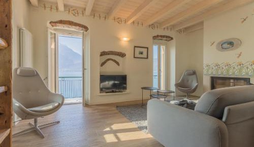 Apartment with Lake View