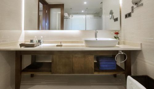Standard Twin Room with View 