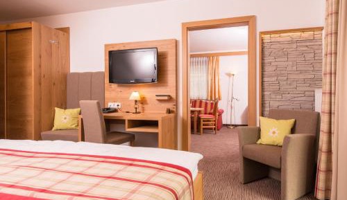 Family Two-Bedroom Suite with Balcony and Mountain View