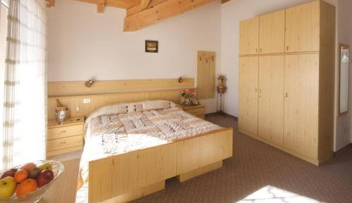 Family Room (2 Adults + 1 Child)