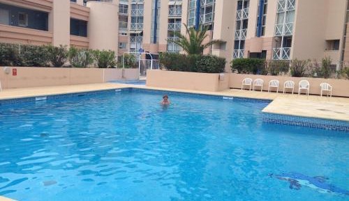 Apartment with Pool View 
