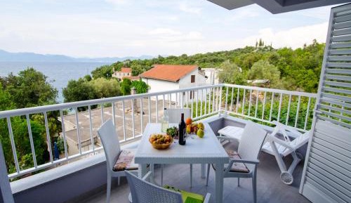 Comfort One-Bedroom Apartment with Balcony and Sea View