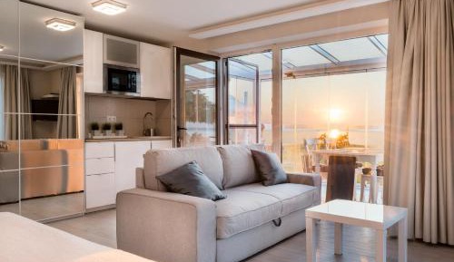 Apartment with Lake View