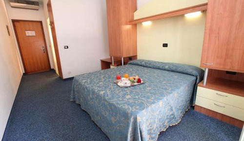 Double or Twin Room with Terrace