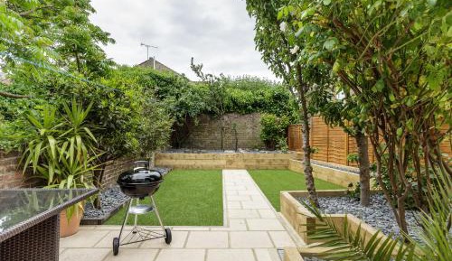 Deluxe Two-Bedroom Apartment with Garden View