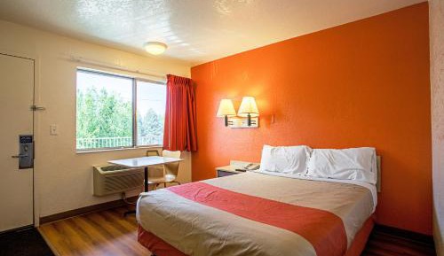 Standard Queen Room