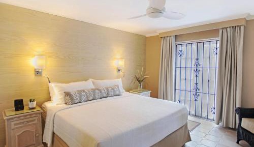 Deluxe One-Bedroom Suite