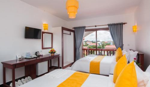 Deluxe Twin Room with Pool View