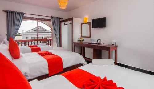 Triple Room with Pool View