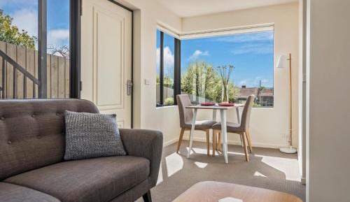 Executive One-Bedroom Apartment - 2