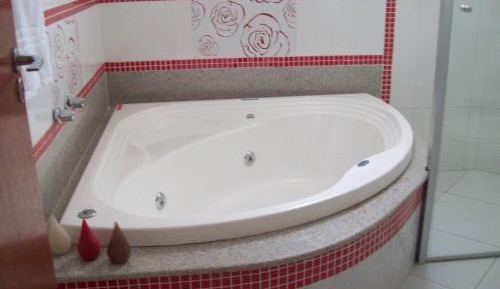Queen Suite with Spa Bath