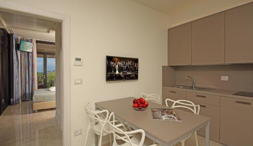 Suite with Lake View