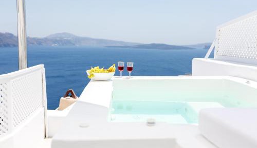 Junior Villa with Caldera View and Outdoor Hot Tub