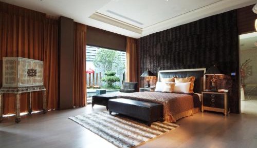 Queen Room with Pool View