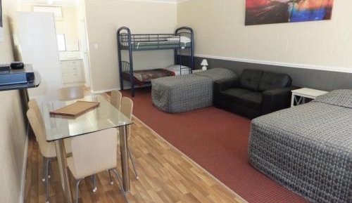 Holiday Unit 5 Berth