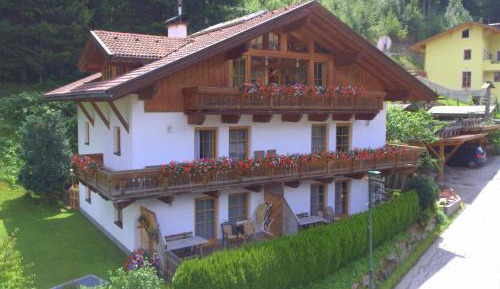 One-Bedroom Apartment with Balcony or Terrace