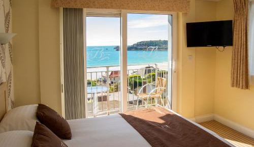 Premium Twin/Double Room with Sea View and Balcony