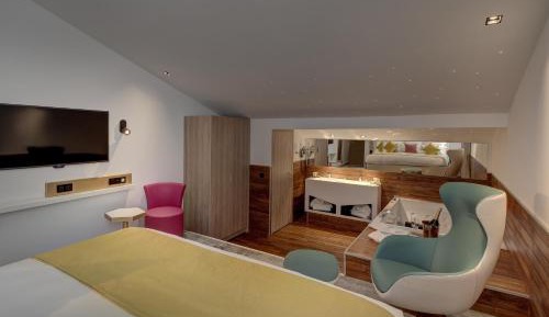 King Suite with Bathtub
