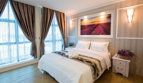 Deluxe King Room