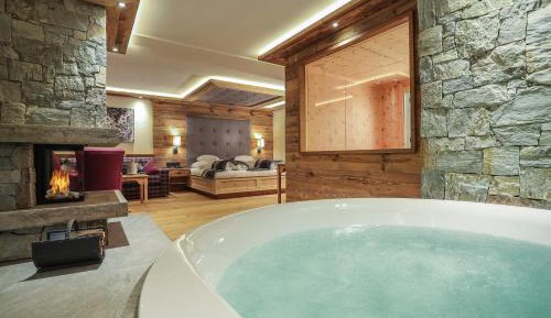 Deluxe Wellness Suite