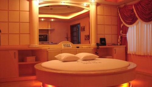 Suite with Hot Tub