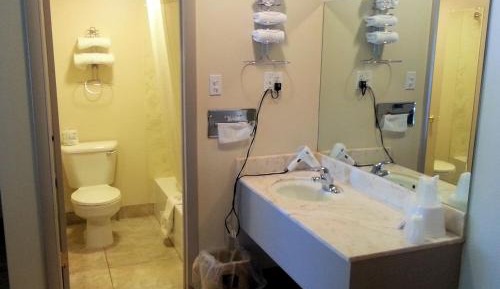 Deluxe King Suite
