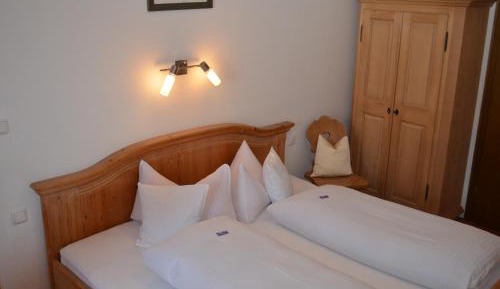Small Double Room with Shared Bathroom