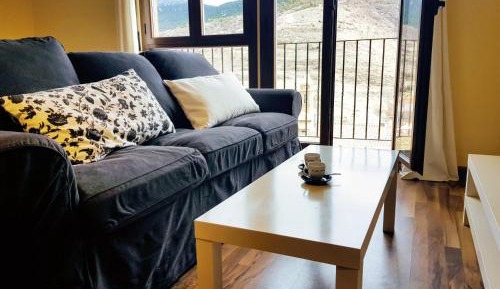 Apartment with Mountain View