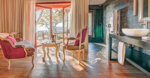 Deluxe Double Room with Parcial or Direct Sea View