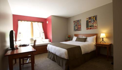 Queen Room with Single Bed
