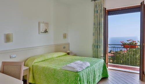 Quadruple Room with Balcony and Sea View