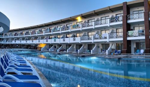 Family Pool Suite (2 Adults + 2 Children)