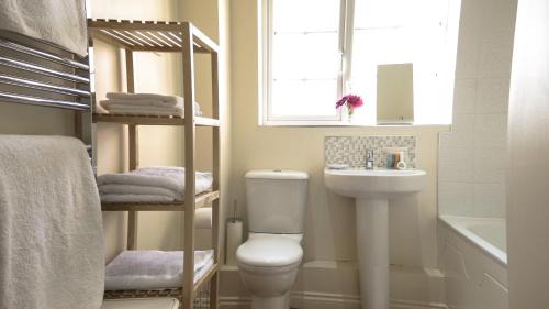 Two-Bedroom Apartment (Double/2x Single Beds)