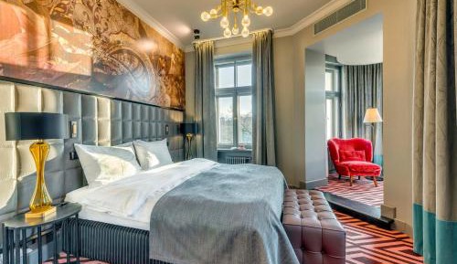 Deluxe Suite