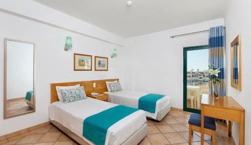 Classic One-Bedroom Apartment - Pool Side