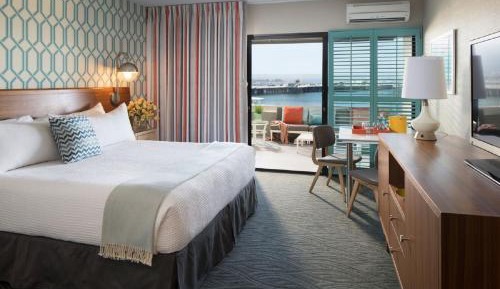 Ocean View Poolside - King ADA