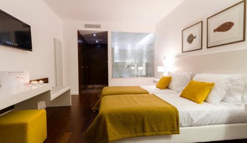 Deluxe Twin Room with Balcony