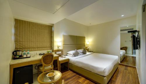 Deluxe room with Cookie Platter, Hi-Tea, in-room Breakfast & 15 % discount on Food and Laundry