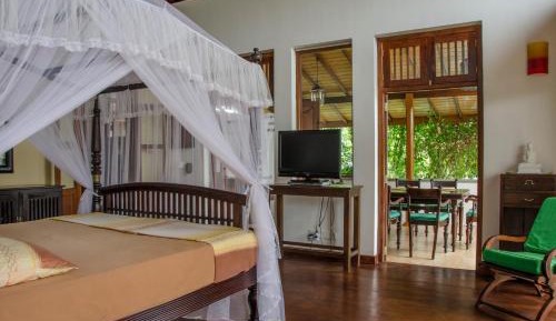 Luxury Suite with Balcony