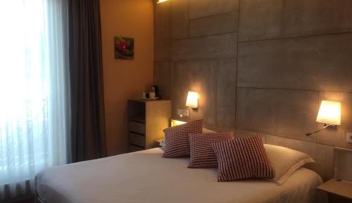 Double Room with Partial Lake View