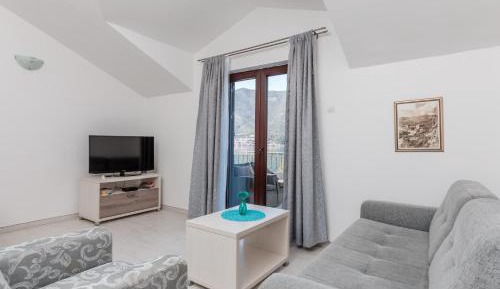  Comfort Two-Bedroom Apartment with Balcony and Sea View
